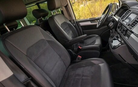 Volkswagen Multivan T6 рестайлинг, 2018 год, 3 800 000 рублей, 16 фотография