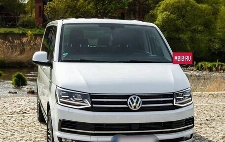 Volkswagen Multivan T6 рестайлинг, 2018 год, 3 800 000 рублей, 2 фотография