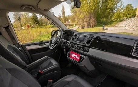 Volkswagen Multivan T6 рестайлинг, 2018 год, 3 800 000 рублей, 17 фотография