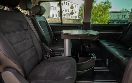 Volkswagen Multivan T6 рестайлинг, 2018 год, 3 800 000 рублей, 28 фотография