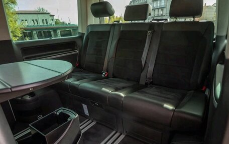 Volkswagen Multivan T6 рестайлинг, 2018 год, 3 800 000 рублей, 29 фотография