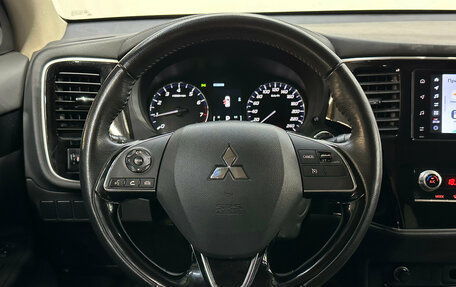 Mitsubishi Outlander III рестайлинг 3, 2020 год, 2 290 000 рублей, 13 фотография