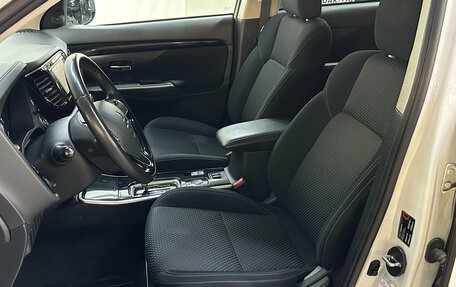 Mitsubishi Outlander III рестайлинг 3, 2020 год, 2 290 000 рублей, 6 фотография