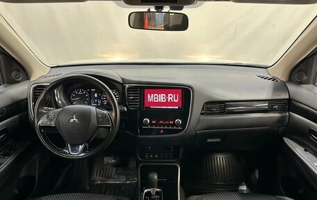 Mitsubishi Outlander III рестайлинг 3, 2020 год, 2 290 000 рублей, 8 фотография