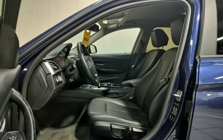 BMW 3 серия, 2017 год, 1 560 000 рублей, 19 фотография