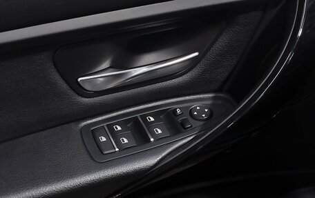 BMW 3 серия, 2017 год, 1 560 000 рублей, 18 фотография