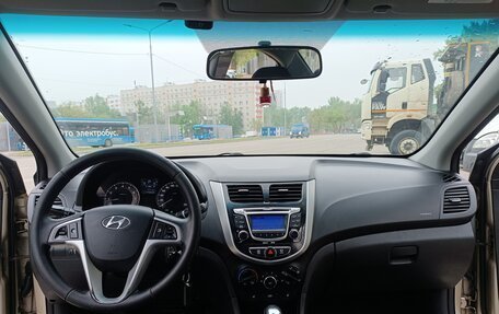 Hyundai Solaris II рестайлинг, 2011 год, 724 000 рублей, 13 фотография