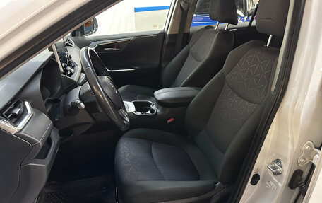 Toyota RAV4, 2019 год, 2 520 000 рублей, 6 фотография