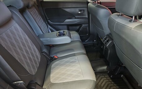 Mitsubishi Outlander III рестайлинг 3, 2018 год, 1 920 000 рублей, 13 фотография