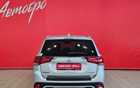 Mitsubishi Outlander III рестайлинг 3, 2018 год, 1 920 000 рублей, 4 фотография