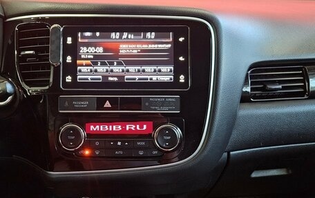 Mitsubishi Outlander III рестайлинг 3, 2018 год, 1 920 000 рублей, 14 фотография