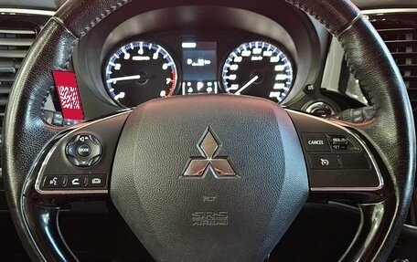 Mitsubishi Outlander III рестайлинг 3, 2018 год, 1 920 000 рублей, 11 фотография