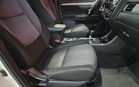 Mitsubishi Outlander III рестайлинг 3, 2013 год, 1 125 000 рублей, 12 фотография