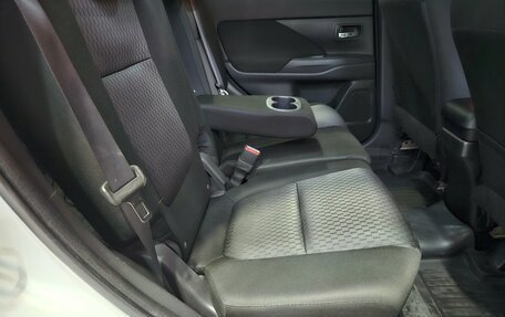 Mitsubishi Outlander III рестайлинг 3, 2013 год, 1 125 000 рублей, 13 фотография