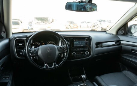 Mitsubishi Outlander III рестайлинг 3, 2015 год, 1 907 000 рублей, 11 фотография