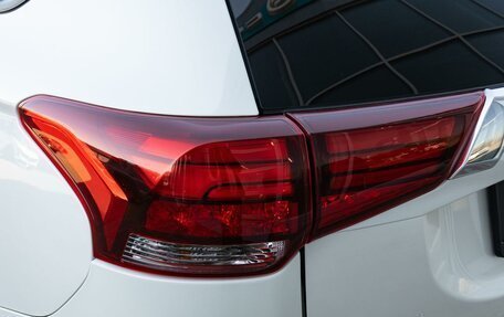 Mitsubishi Outlander III рестайлинг 3, 2015 год, 1 907 000 рублей, 10 фотография
