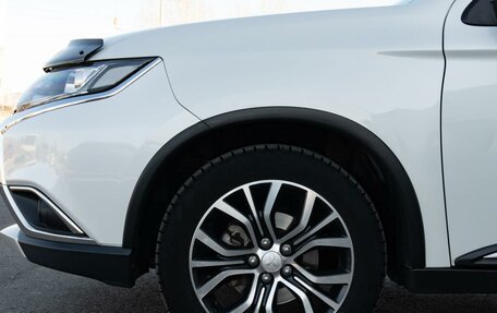 Mitsubishi Outlander III рестайлинг 3, 2015 год, 1 907 000 рублей, 9 фотография