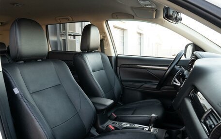 Mitsubishi Outlander III рестайлинг 3, 2015 год, 1 907 000 рублей, 13 фотография