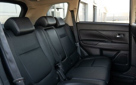 Mitsubishi Outlander III рестайлинг 3, 2015 год, 1 907 000 рублей, 12 фотография