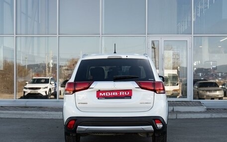 Mitsubishi Outlander III рестайлинг 3, 2015 год, 1 907 000 рублей, 4 фотография