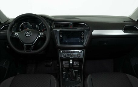 Volkswagen Tiguan II, 2020 год, 2 398 000 рублей, 7 фотография