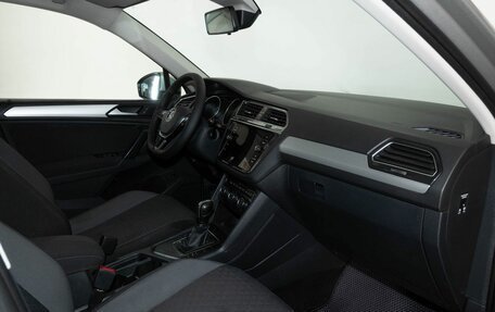 Volkswagen Tiguan II, 2020 год, 2 398 000 рублей, 6 фотография