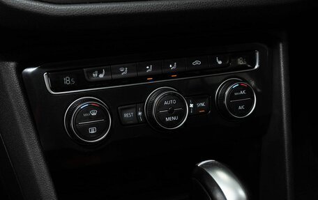 Volkswagen Tiguan II, 2020 год, 2 398 000 рублей, 11 фотография