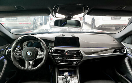 BMW 5 серия, 2018 год, 3 580 000 рублей, 14 фотография