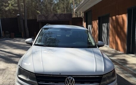 Volkswagen Tiguan II, 2018 год, 1 849 000 рублей, 2 фотография