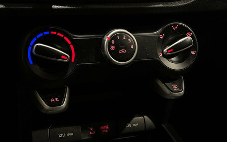 KIA Rio IV, 2018 год, 1 000 000 рублей, 11 фотография