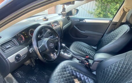 Volkswagen Jetta VI, 2011 год, 950 000 рублей, 9 фотография