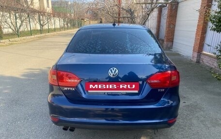 Volkswagen Jetta VI, 2011 год, 950 000 рублей, 3 фотография