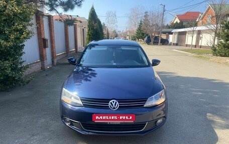 Volkswagen Jetta VI, 2011 год, 950 000 рублей, 4 фотография