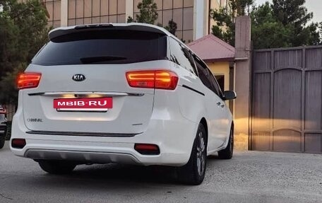 KIA Carnival, 2020 год, 2 850 000 рублей, 8 фотография