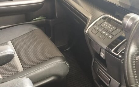 Honda Stepwgn IV, 2017 год, 2 400 000 рублей, 3 фотография