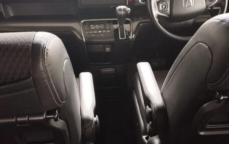 Honda Stepwgn IV, 2017 год, 2 400 000 рублей, 6 фотография
