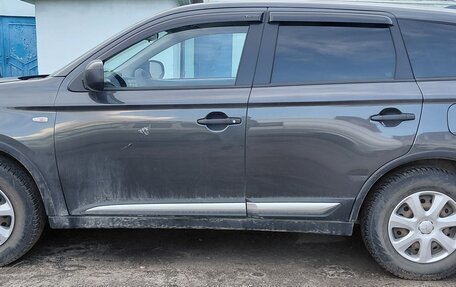 Mitsubishi Outlander III рестайлинг 3, 2020 год, 1 800 000 рублей, 5 фотография