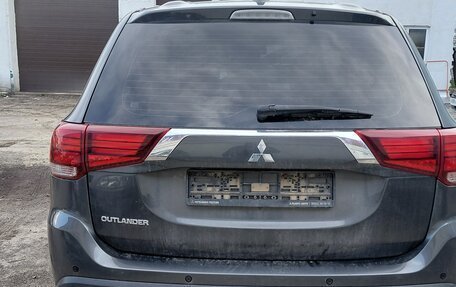 Mitsubishi Outlander III рестайлинг 3, 2020 год, 1 800 000 рублей, 9 фотография