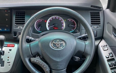 Toyota ISis I, 2010 год, 1 310 000 рублей, 15 фотография