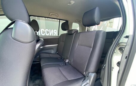 Toyota ISis I, 2010 год, 1 310 000 рублей, 12 фотография