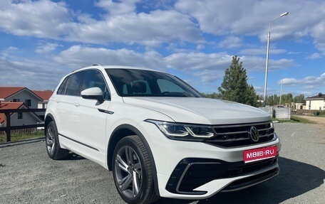 Volkswagen Tiguan II, 2021 год, 4 350 000 рублей, 1 фотография