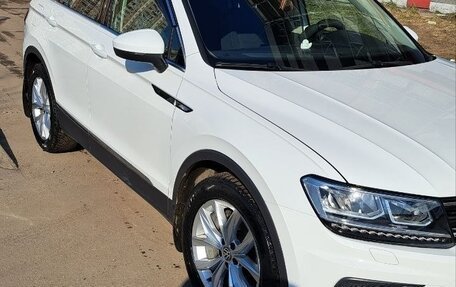 Volkswagen Tiguan II, 2020 год, 3 350 000 рублей, 2 фотография