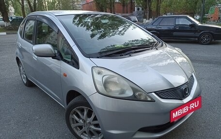 Honda Fit III, 2010 год, 900 000 рублей, 2 фотография