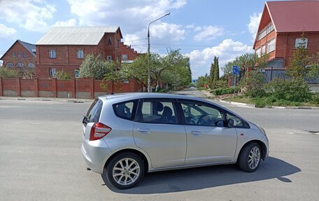 Honda Fit III, 2010 год, 900 000 рублей, 12 фотография