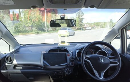 Honda Fit III, 2010 год, 900 000 рублей, 11 фотография