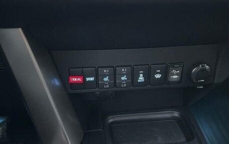 Toyota RAV4, 2019 год, 2 350 000 рублей, 11 фотография
