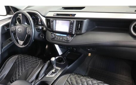 Toyota RAV4, 2017 год, 2 217 000 рублей, 5 фотография