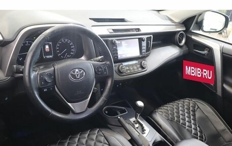 Toyota RAV4, 2017 год, 2 217 000 рублей, 6 фотография