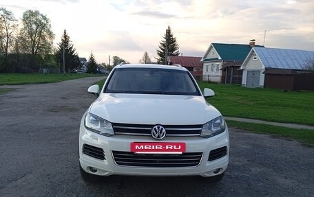 Volkswagen Touareg III, 2011 год, 1 750 000 рублей, 2 фотография
