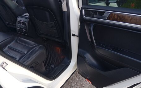 Volkswagen Touareg III, 2011 год, 1 750 000 рублей, 15 фотография